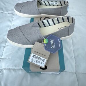 Toms woman’s 8 grey canvas Alpargata slip on New in Box summer casual